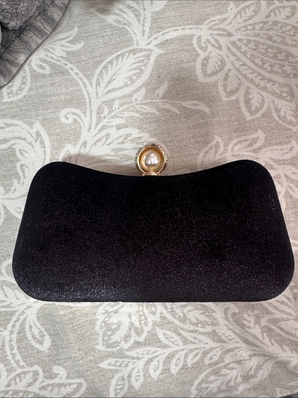 Elegant Black Velvet Clutch with Pearl Accent
